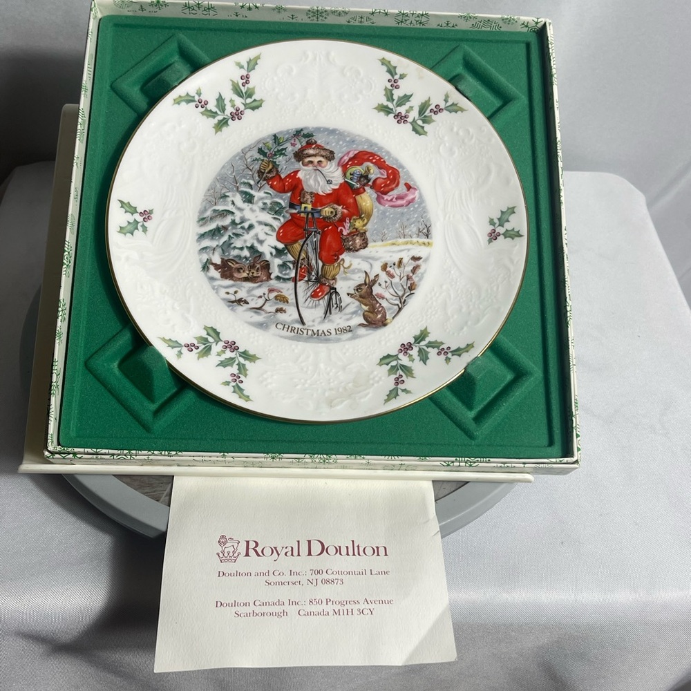 Royal Doulton Christmas Plate 1982 Santa Bicycle Boxed 10.5” England